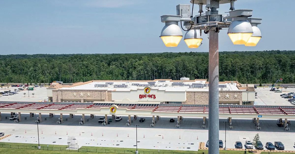 Experts_ Lights for new Buc-ee’s exit deadly to baby sea turtles